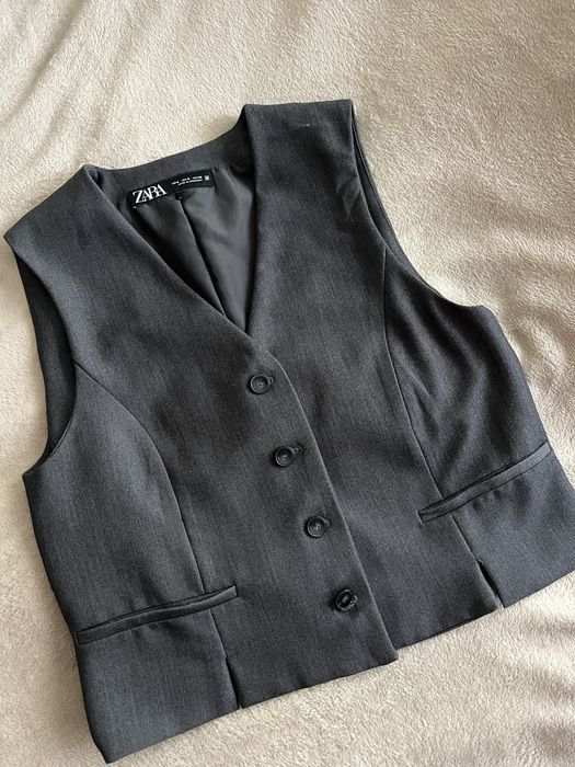 Жилетка ZARa новністю нова