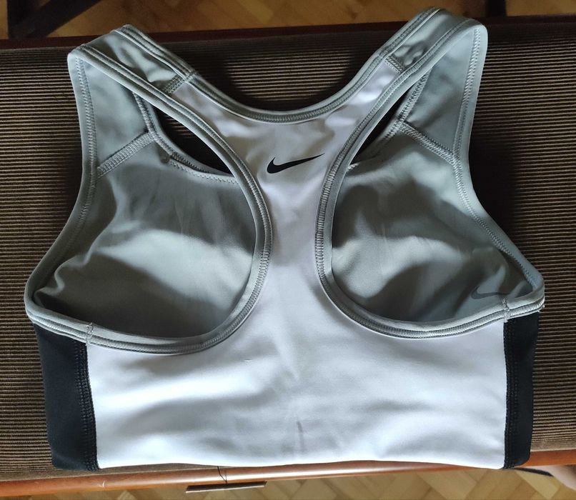 Damski stanik sportowy Nike w kontrastowych kolorach, rozm. XS