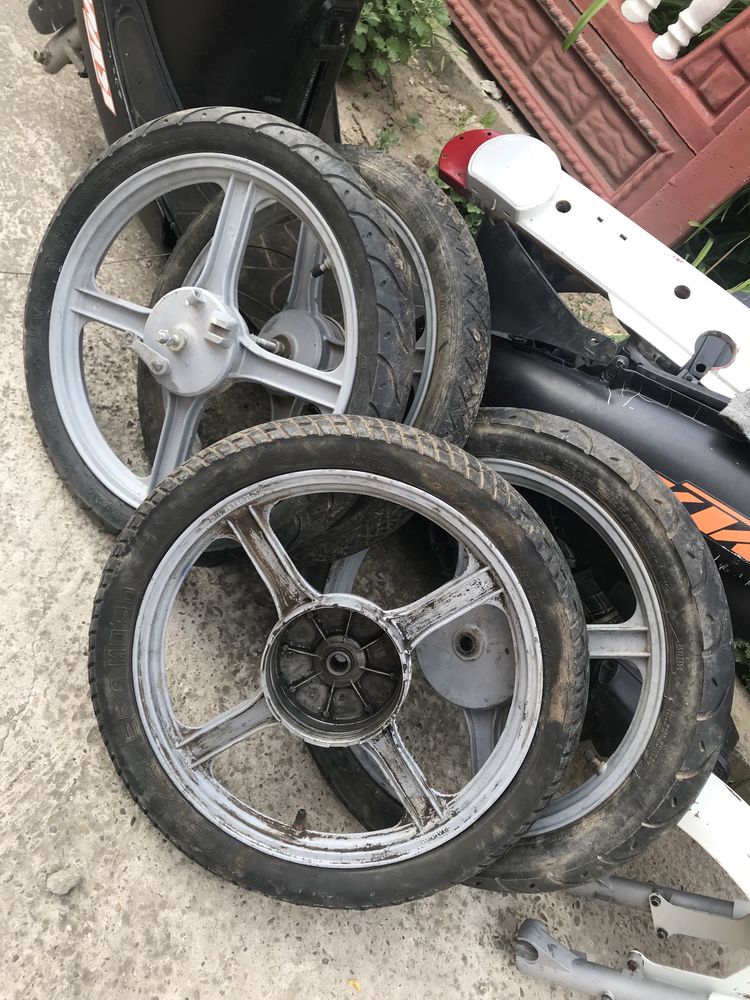 Продаю запчасти Piaggio ciao si bravo grilo