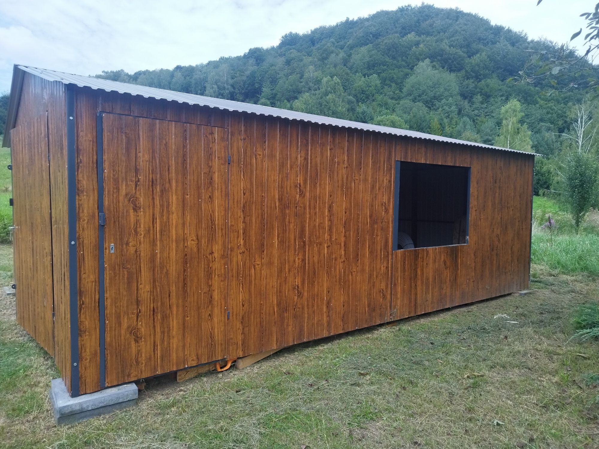 Garaż blaszany 4.5x6.5 m.