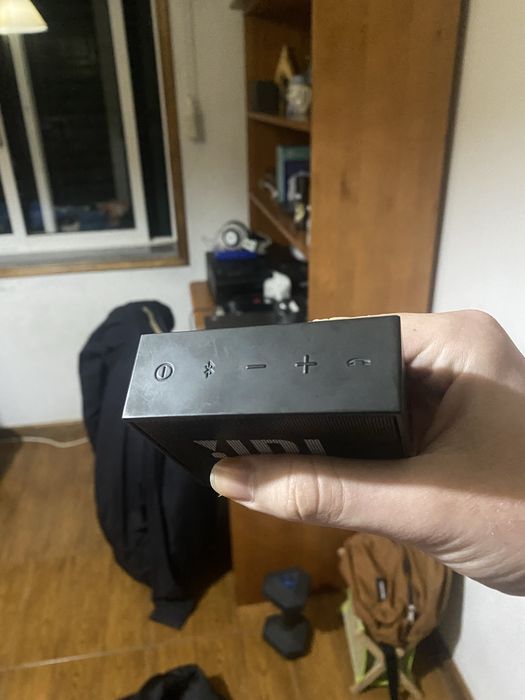 Coluna jbl go + carregador