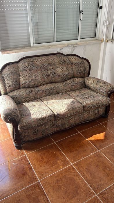 Sofá cama em otimo estado mais duas poltronas