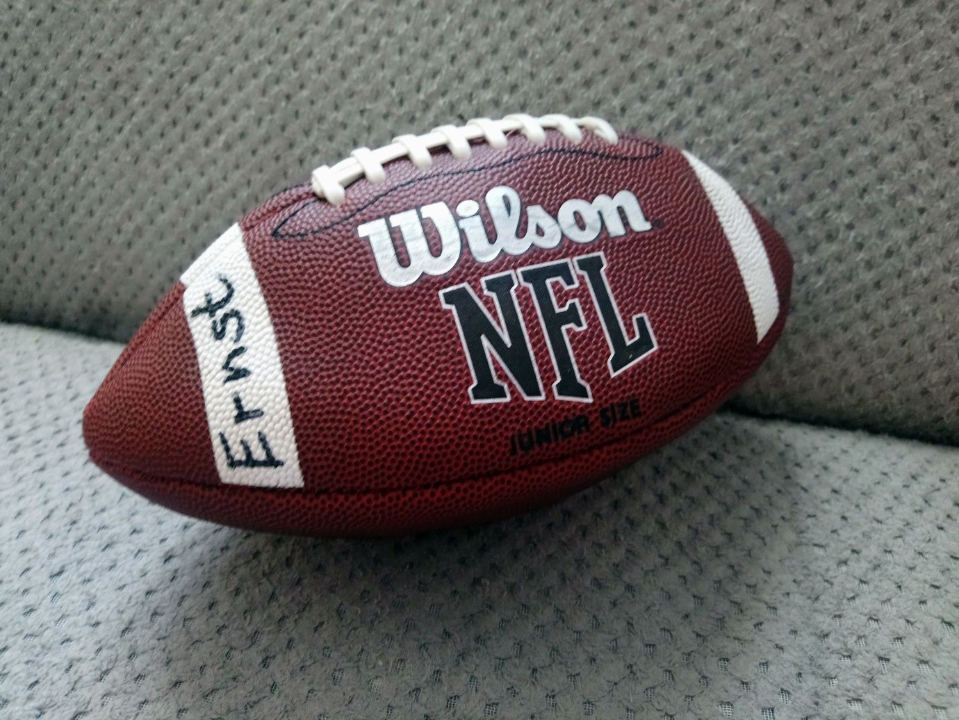 Piłka NFL wilson ernst uszkodzona