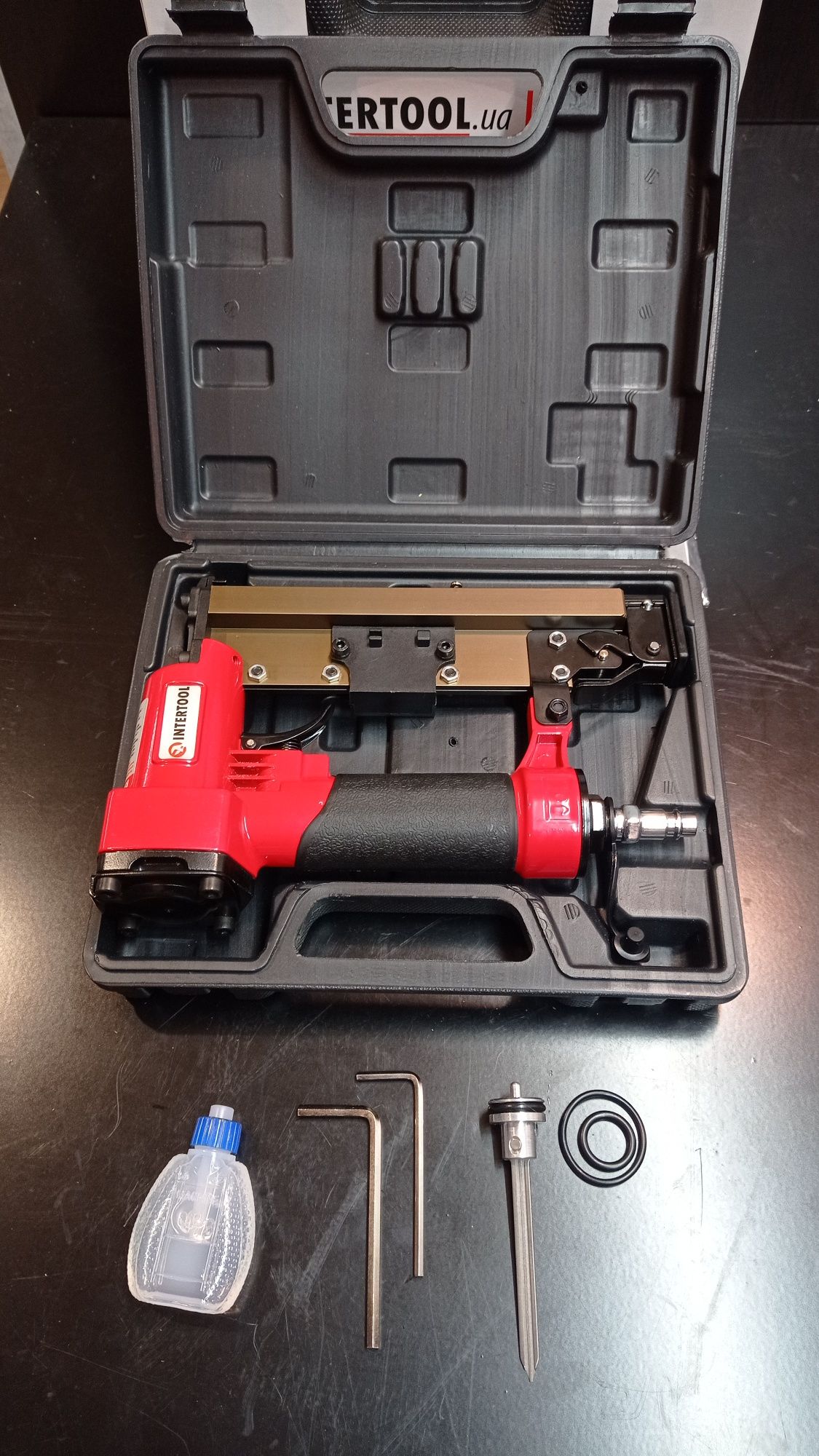 Степлер пневматичний для шпильки, цвяхів, скоби INTERTOOL PT-1611