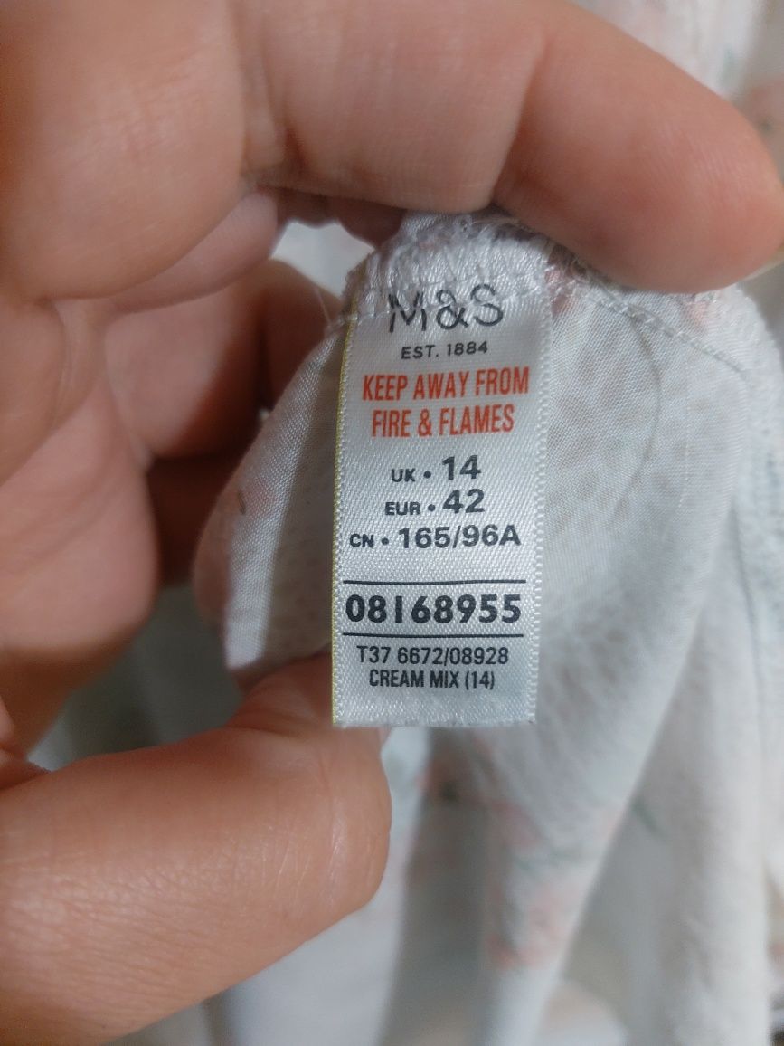 ночнушка m&s 14 р
із неймовірно ніжного модалу
довжина 105 пог 52 пот6