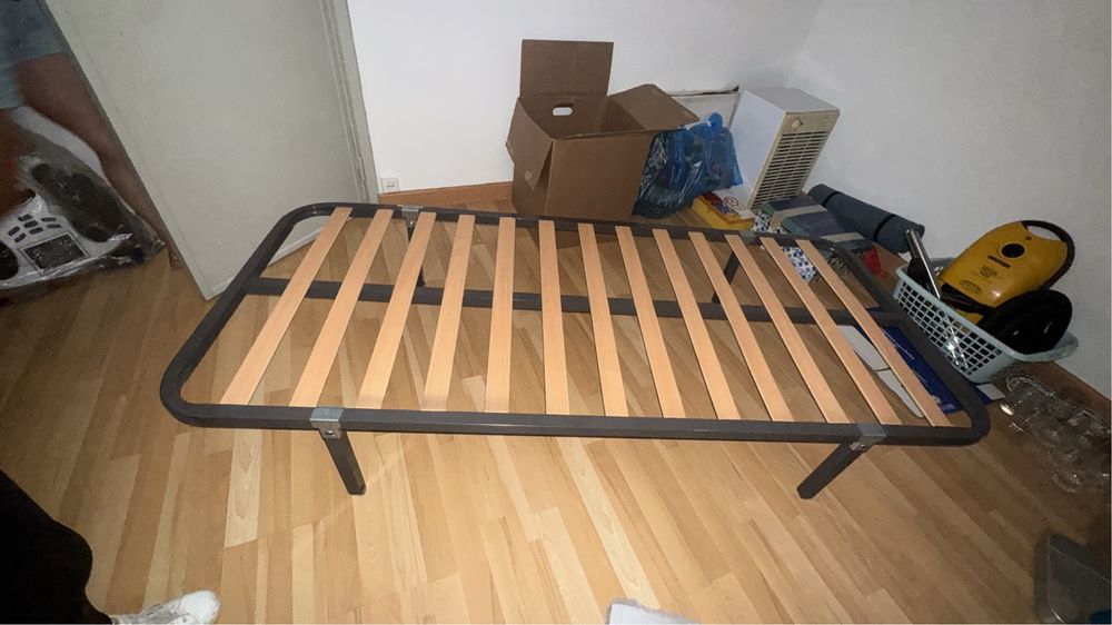 Estrado de ripas com pés