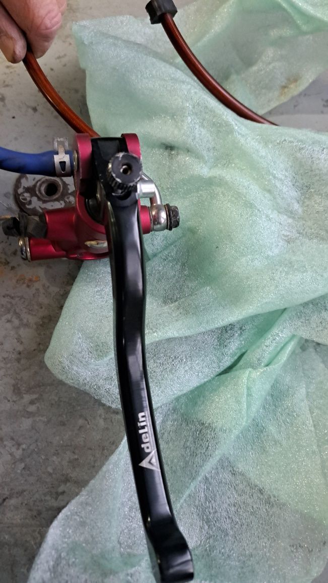 Zestaw hamulcowy Supermoto Adelin zacisk przewód pompa hamulciwa 16x18