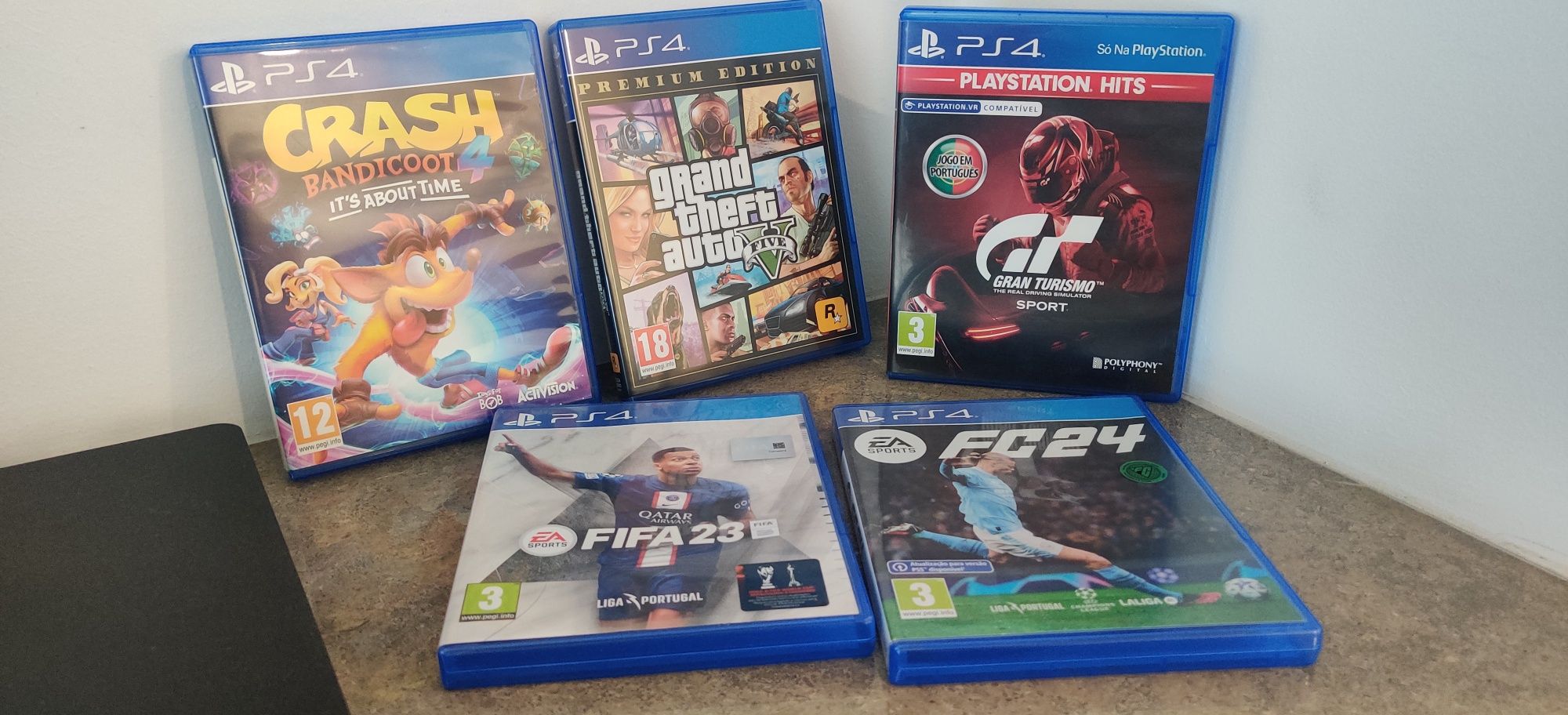 Vendo ou troco PS4 com volante e 5 jogos