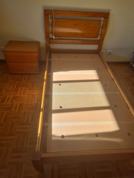 Cama de solteiro madeira maciça
