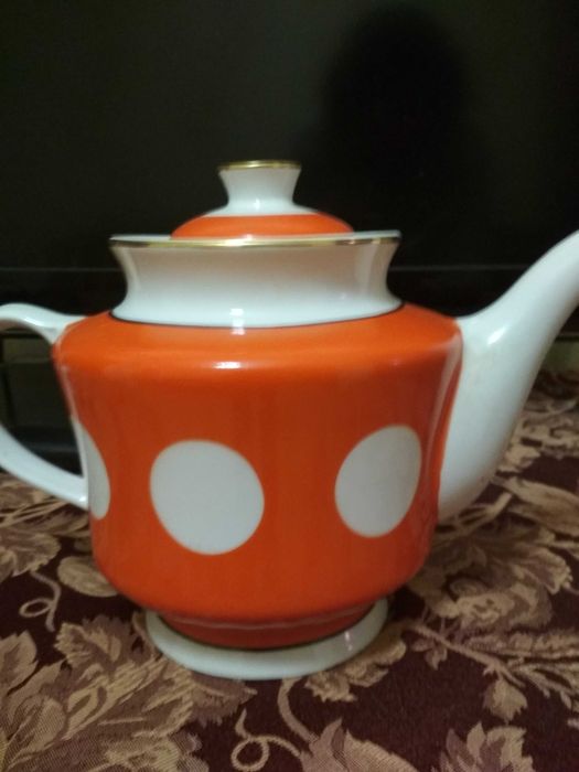 Чайник большой, доливной, 2 л, 250грн.