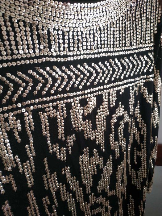 czarna sukienka H&M z cekinami