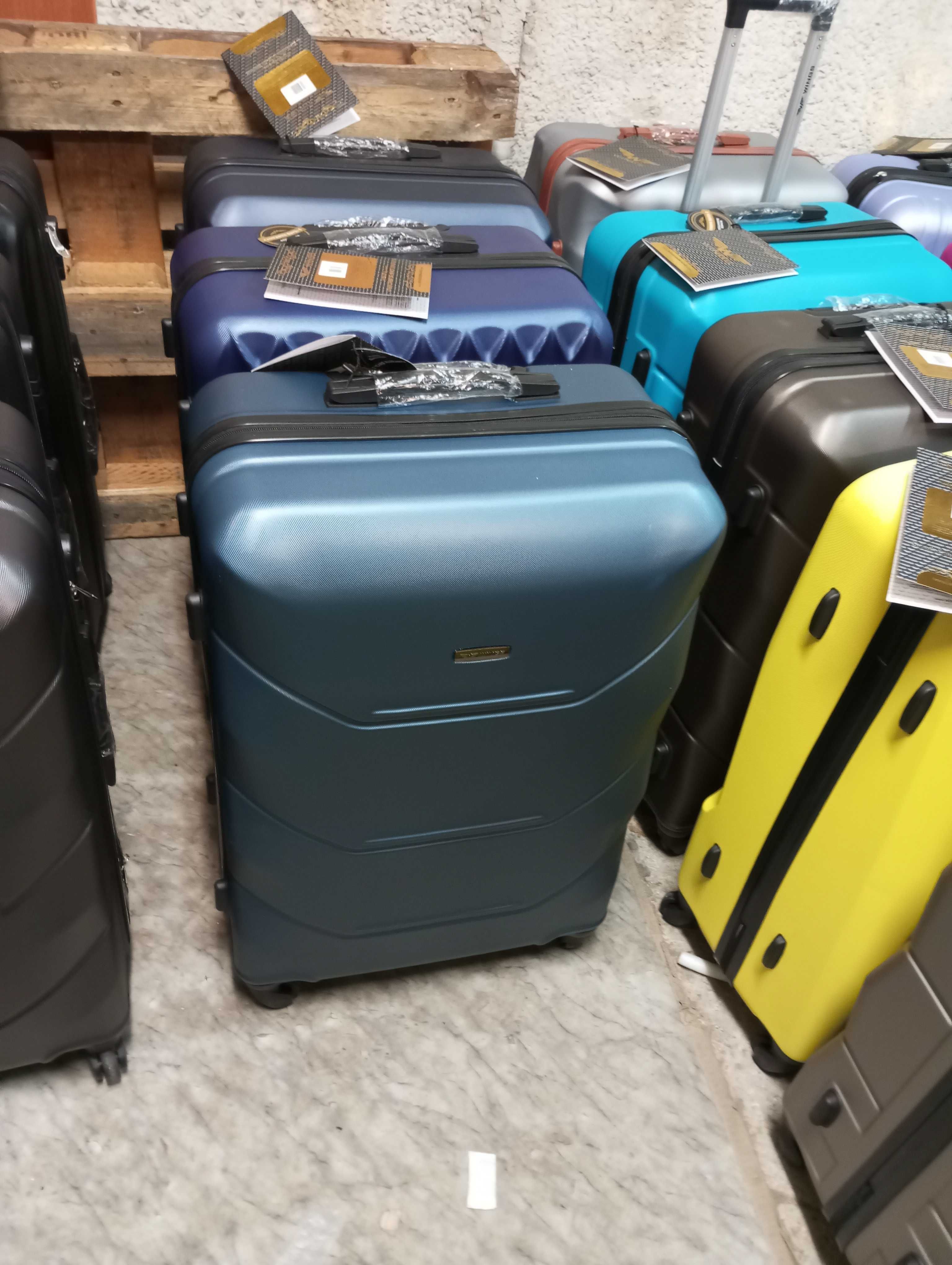 Walizka podróżna średnia Xl z wings na 4 kołach z abs