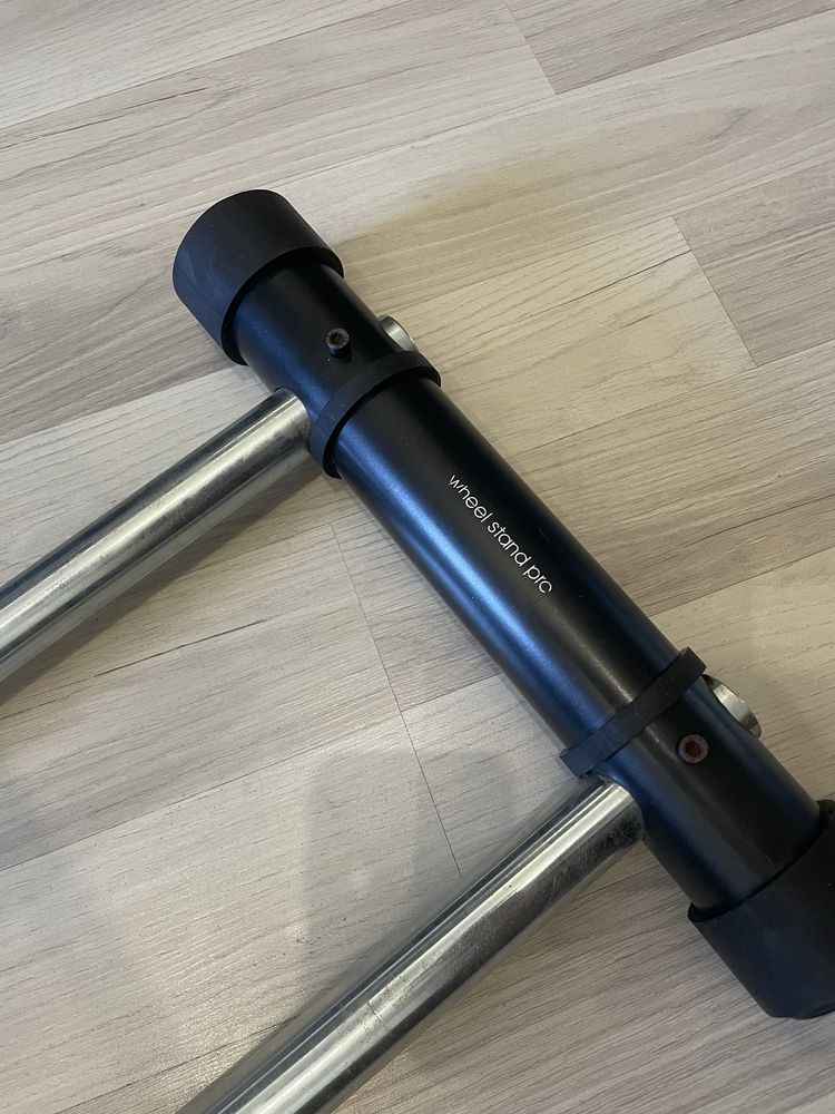 Stojak Simracing na kierownice i pedaly Logitech, Thrustmaster, Moza