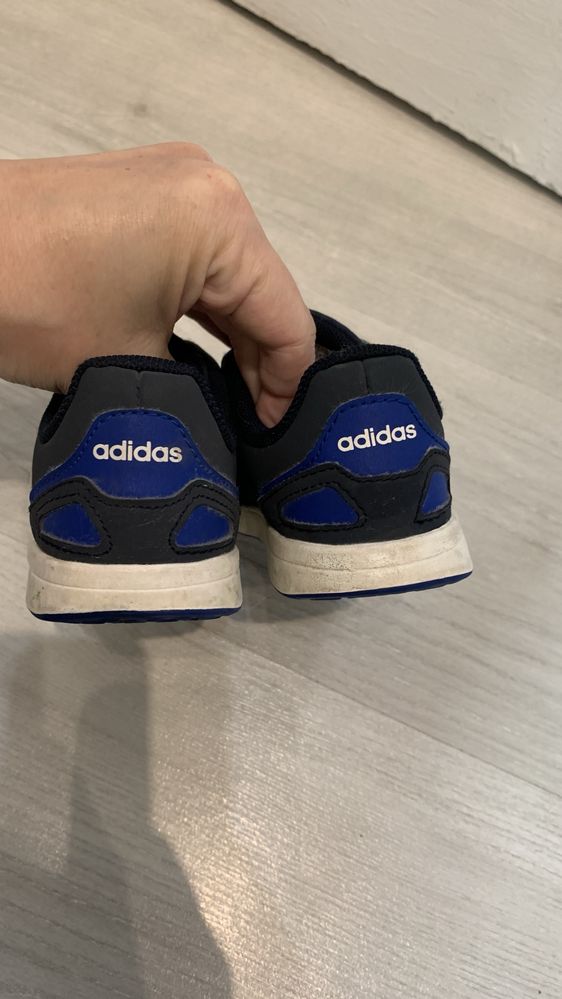 Кросівки adidas на хлопчика 23 розмір