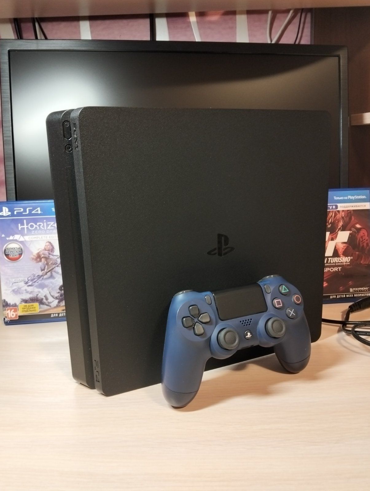 Продаю ігрову приставку Sony PlayStation 4 slim | 500GB