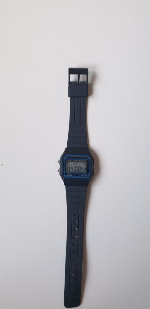Zegarek elektroniczny retro