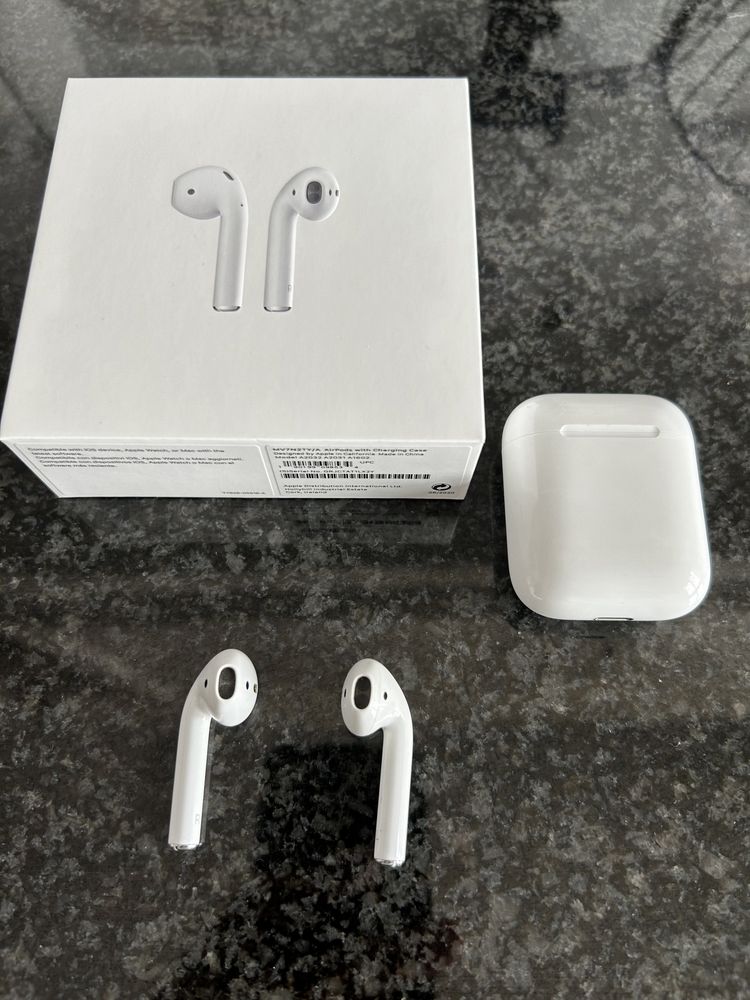 AirPods 2019 Apple