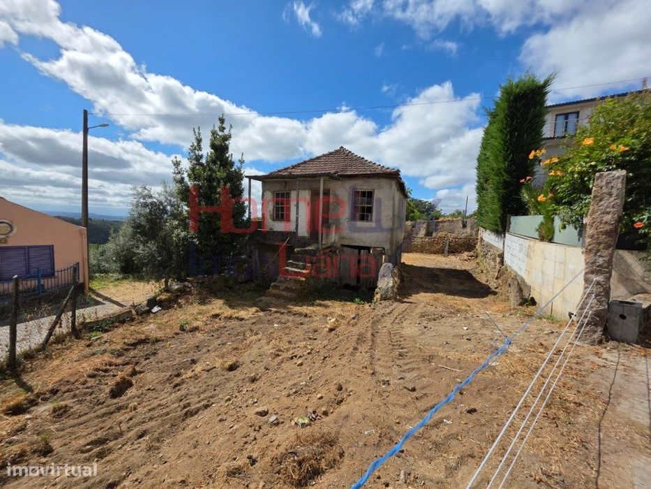 2 Moradias para venda em Cavernães, com terreno de 545m2