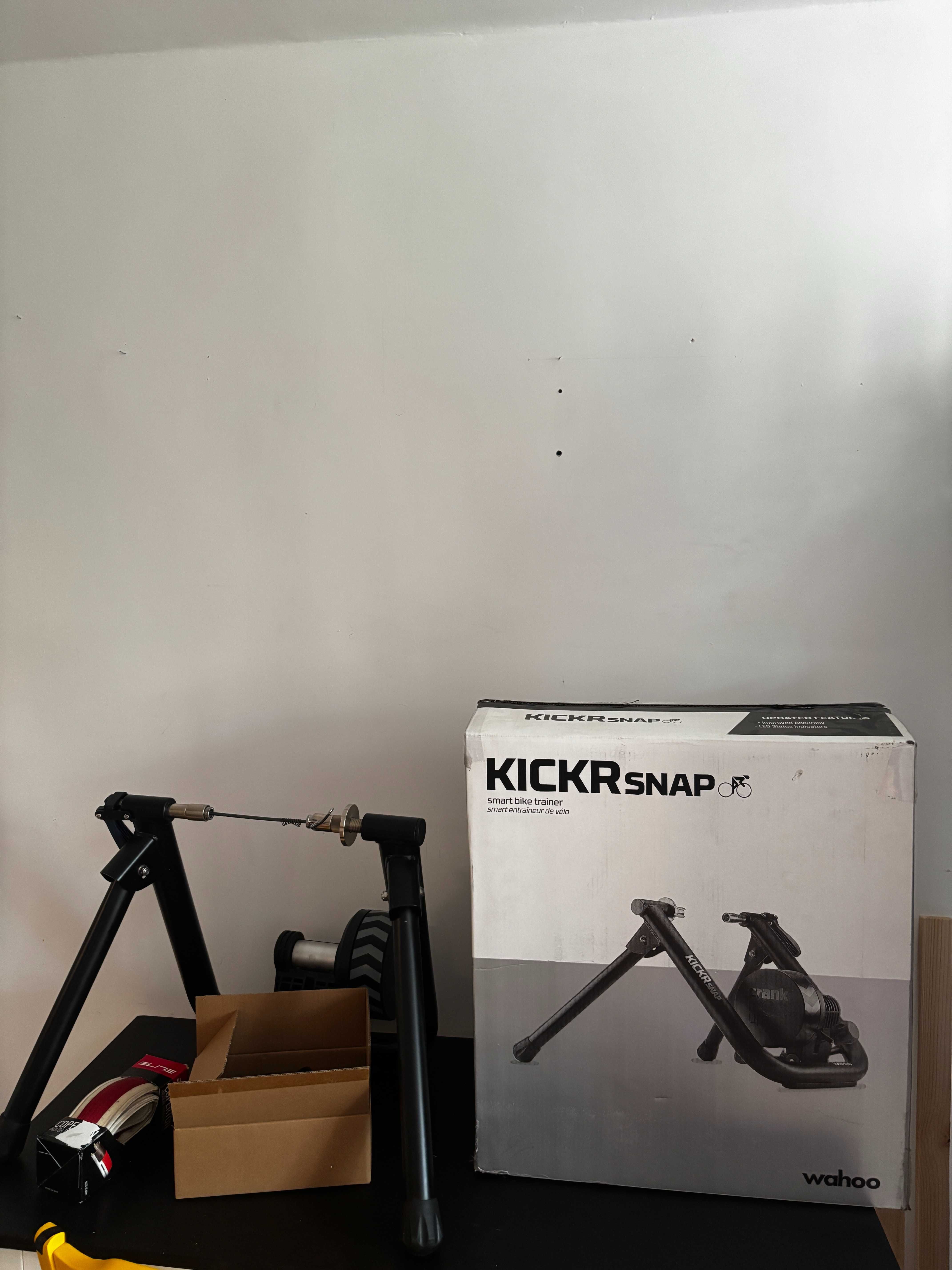 Wahoo Kickr Snap trenażer rowerowy rolkowy KOKPLET z oponą ELITE