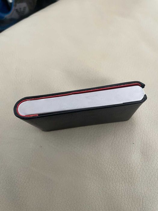 Caixa para cartões em pele e inox