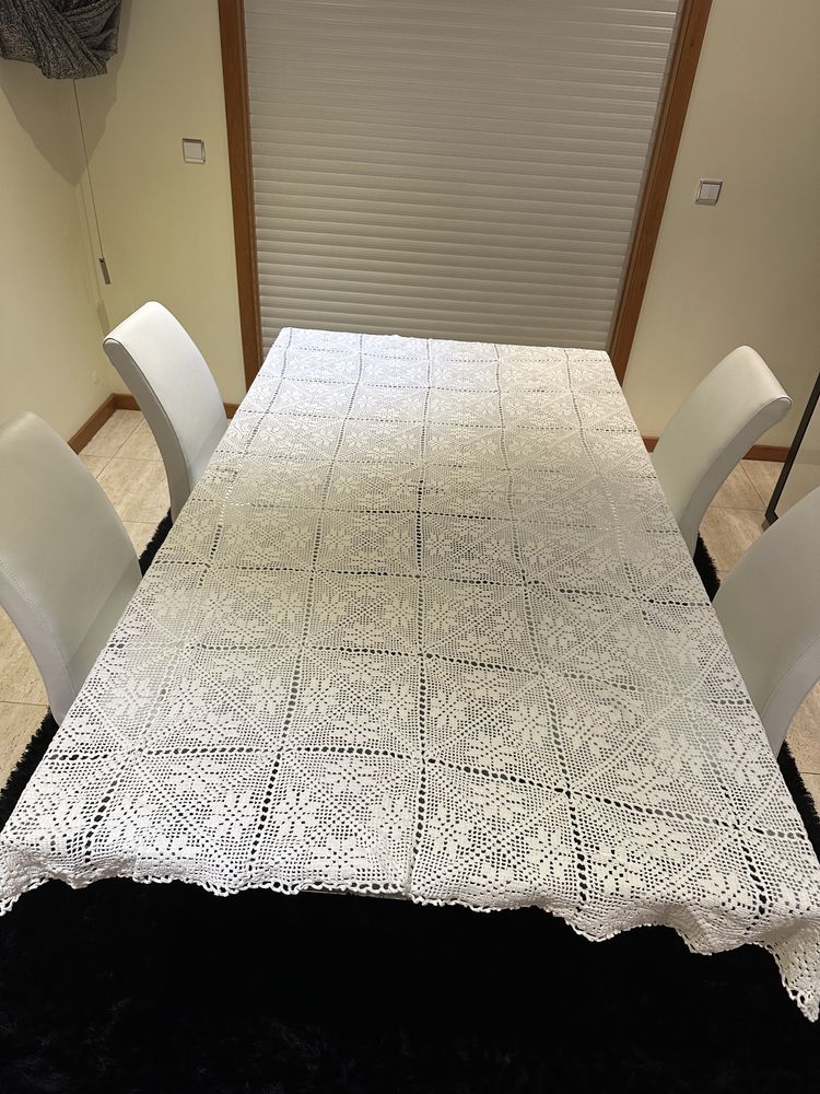 Toalha de mesa em renda feita à mão