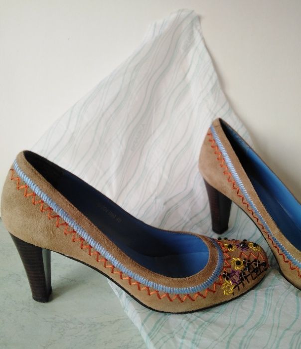 Коричневые женские туфли с вышивкой Braska