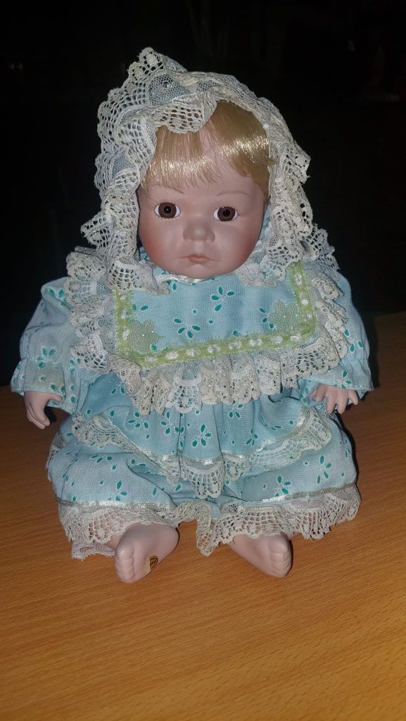 Boneca de porcela