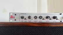 DBX 234s crossover ativo