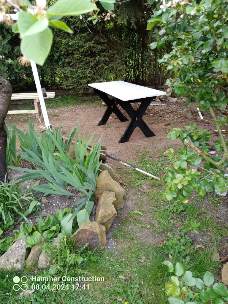 Stół ogrodowy z ławeczka