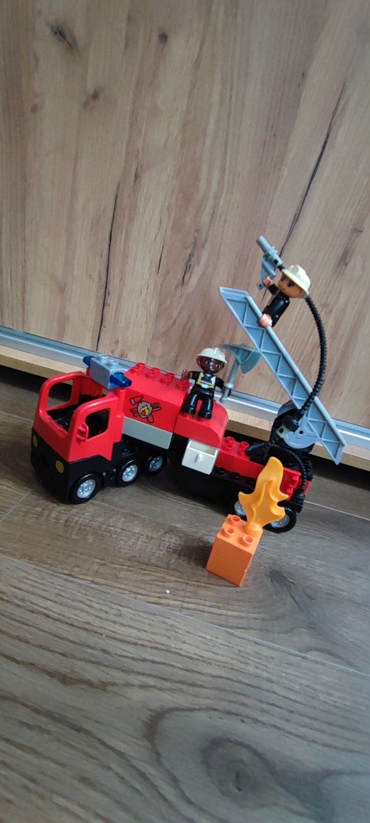 Wóz strażacki LEGO Duplo 4977 klocki straż pożarna