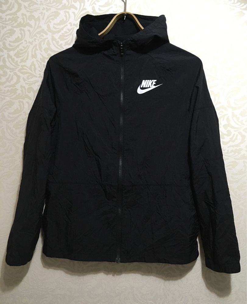 Вітровка Nike жіноча