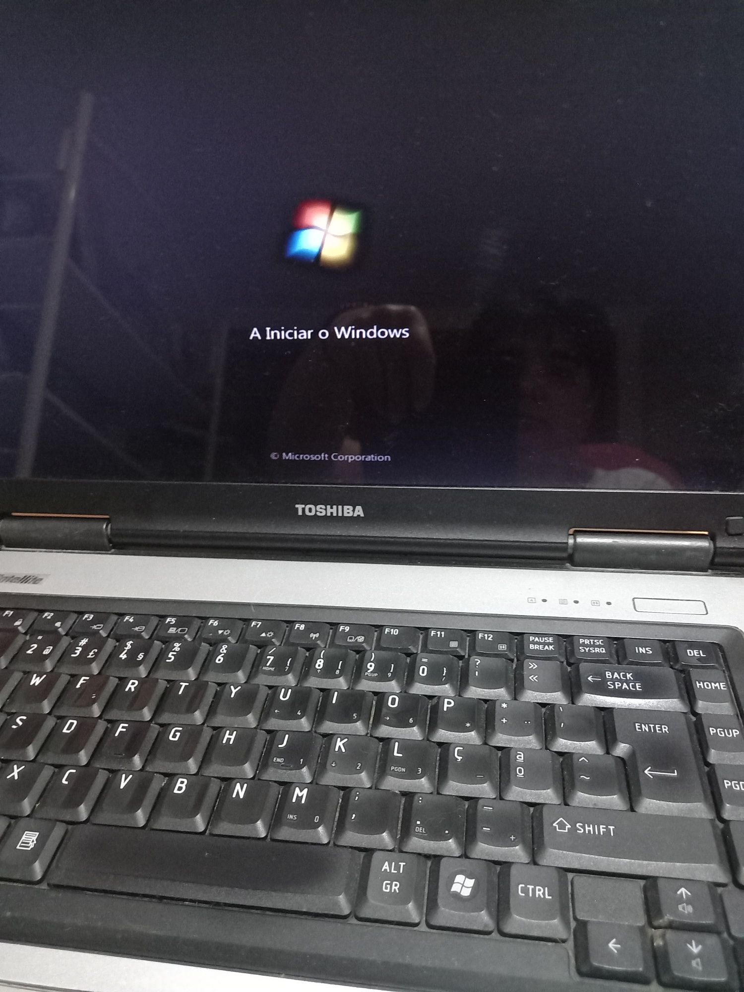 Computador portátil impecável