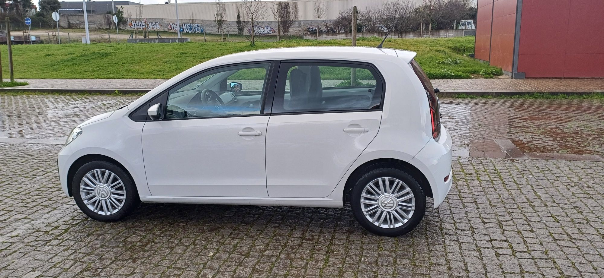 Volkswagen UP-2020-Particular