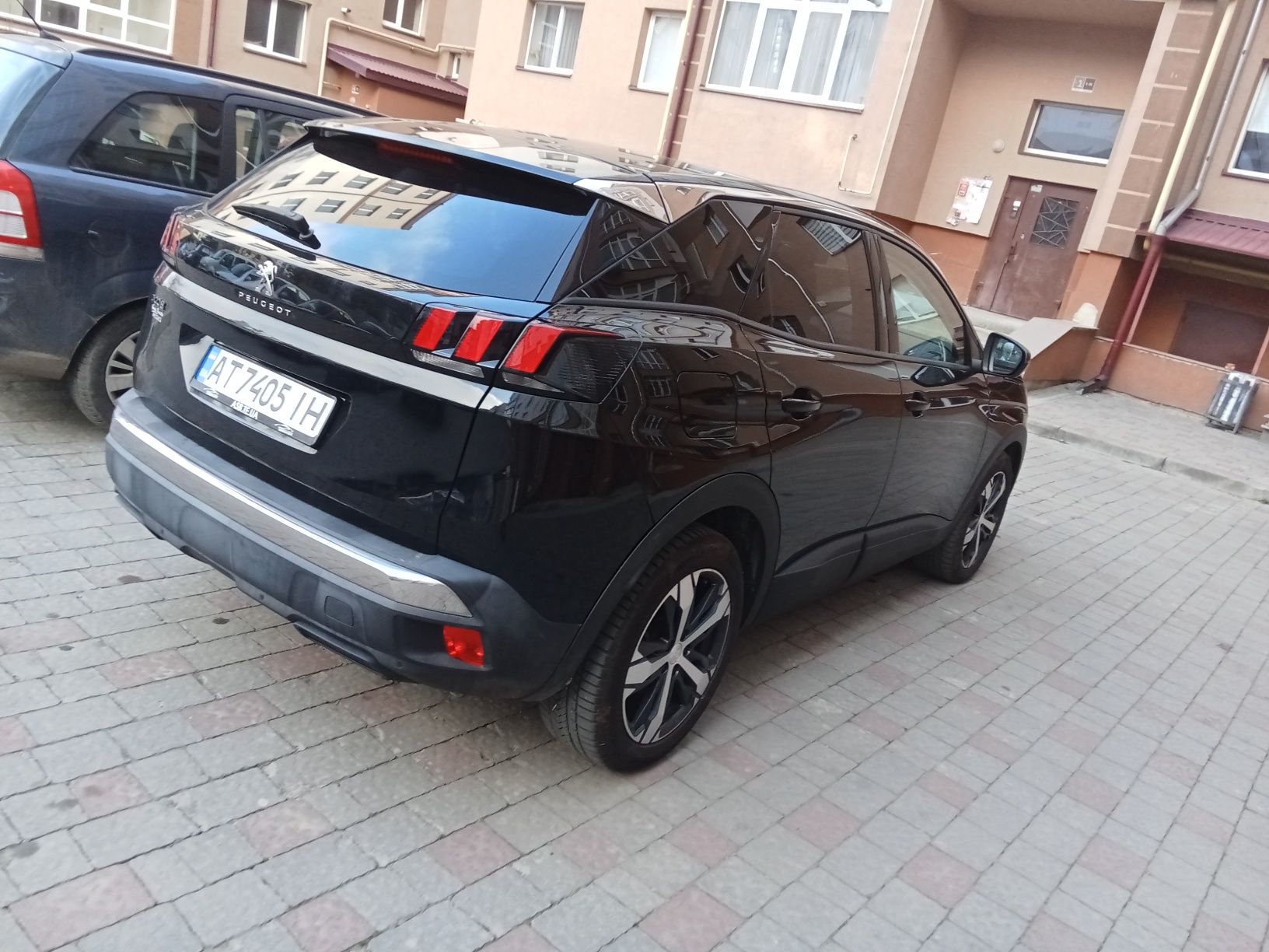 Кросовер Пежо 3008