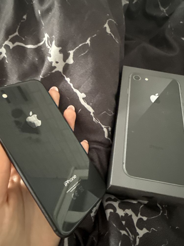 Iphone 8 uzywany , stan bardzo dobry , do wymiany jedynie bateria