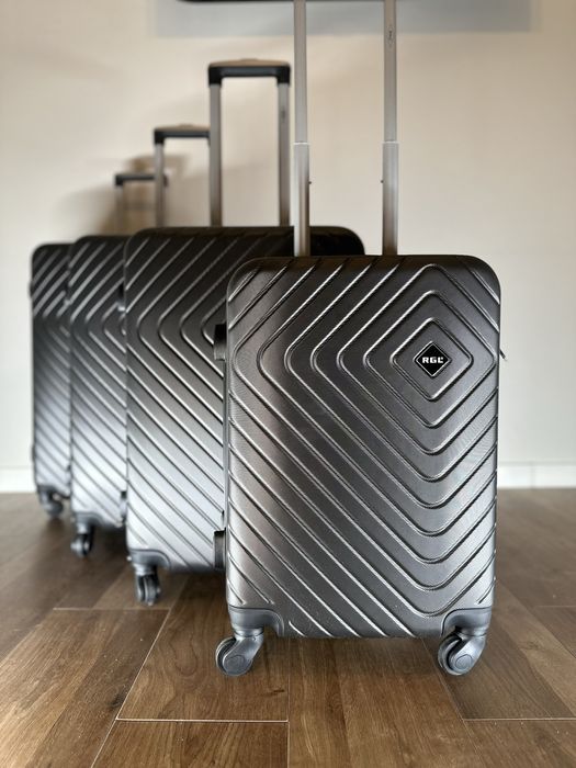 Nowa walizka srednia L/ bagaz do 20 kg/ walizki