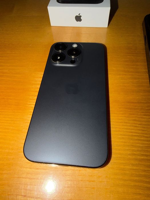 Iphone 15 pro black titanium 256GB 85% z oryginalnym etui apple