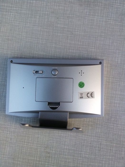 sprzedam zegar lcd KADIO KD-1819 podświetlany