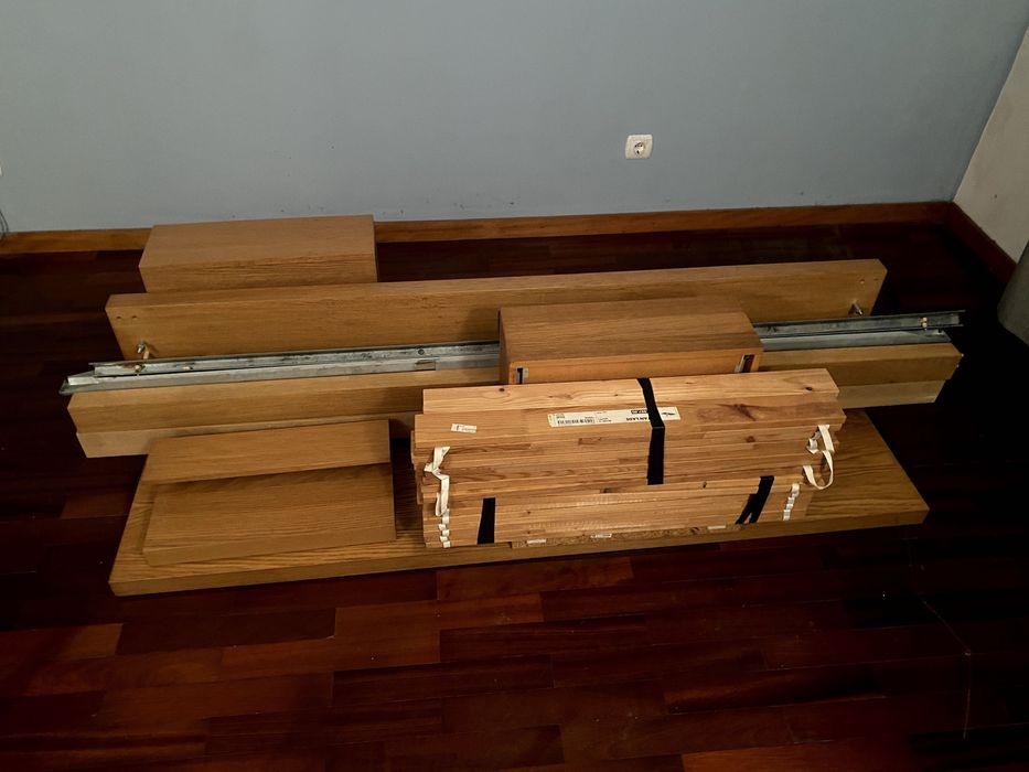 Cama + mesinhas de cabeceira + cómoda MALM