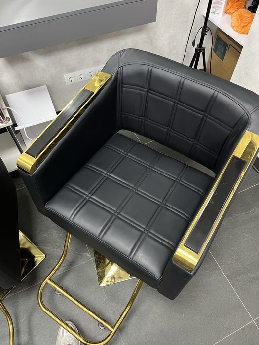 Продам кресла парикмахерские