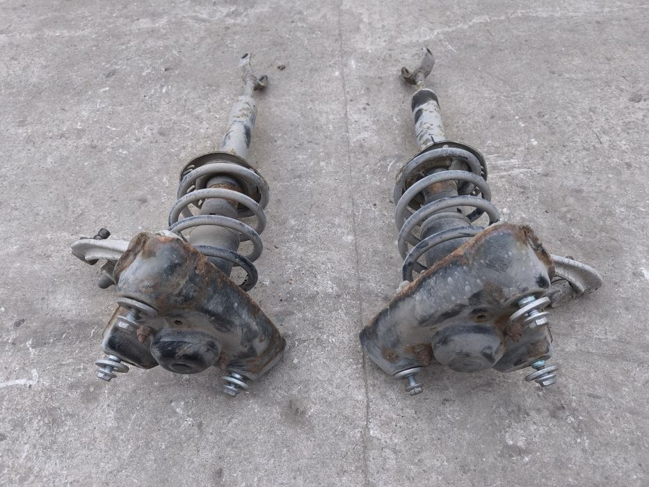 Продам передние стойки на audi a4 b5