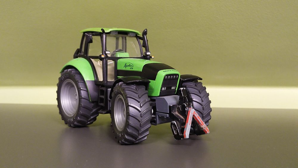 Siku traktor Deutz Fahr 1 32