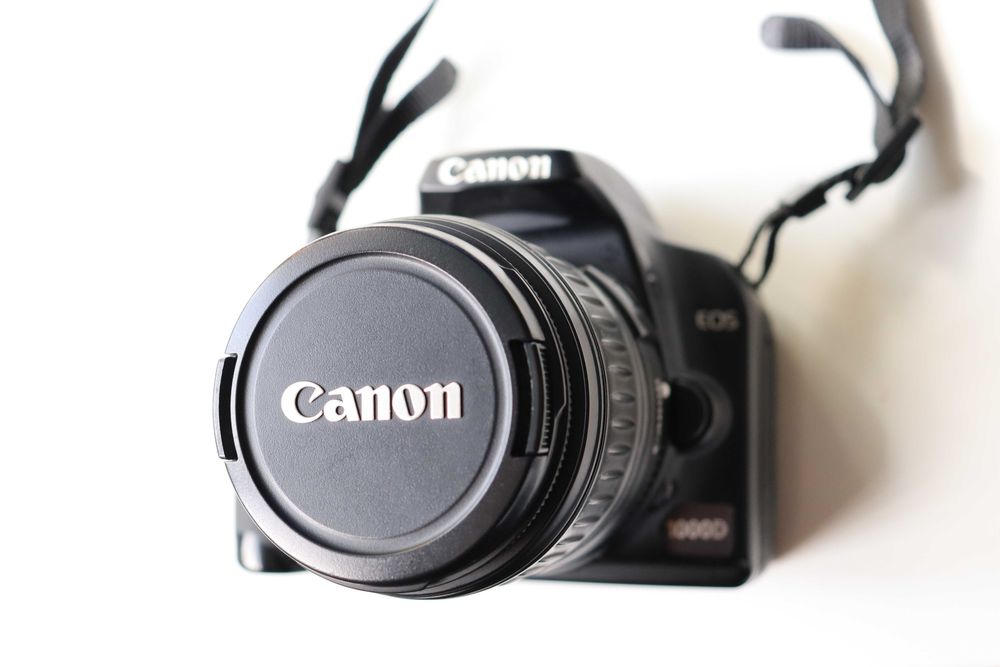 Câmara CANON EOS 1000D +  + Mala + cartão de memória