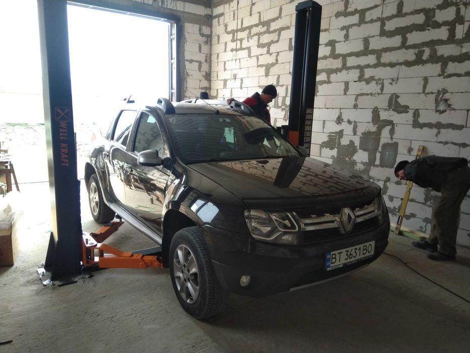 двухстоичный подъемник 5 т. Длинные лапы.