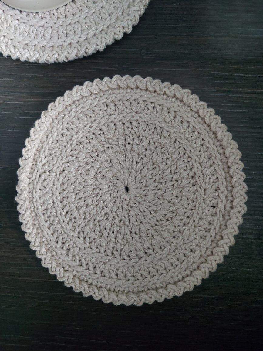 Podkładka pod talerz, mata na stół, handmade, ze sznurka bawełnianego.