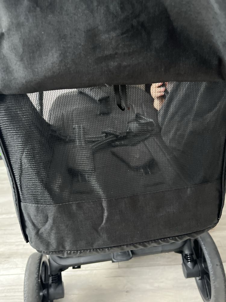 Продаю прогулочную коляску Carello Corsa