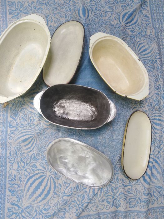 Чавун утятниця, форма для випічки хлеба.