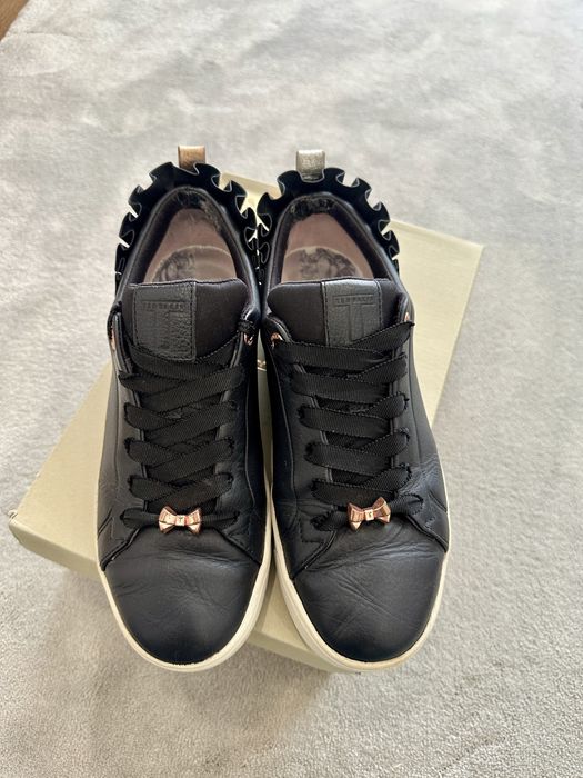Sapatilhas pretas Ted Baker, tamanho 37 (ótimo estado)