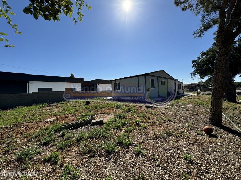 Terreno com moradia T3 pré-fabricada no Porto Alto (PALT333)