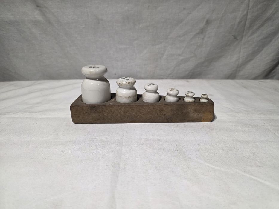 Zestaw odważników porcelanowych w etui 1/2-20dkg